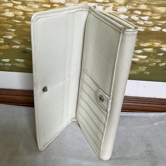 BURBERRY white wallet in good condition. Peeling on the edges. See photos. - Picture 5 of 9